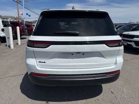 New 2026 Jeep Grand Cherokee Altitude AWD/4WD image 4