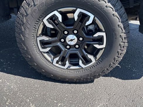 Used 2024 Chevrolet Silverado 1500 ZR2 w/ Technology Package image 12