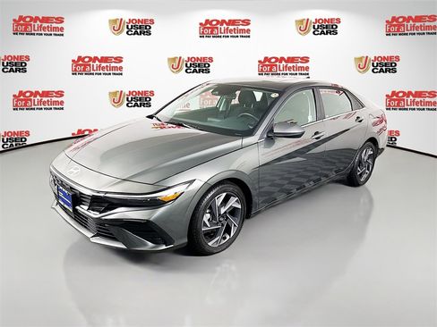 Used 2025 Hyundai Elantra SEL image 15