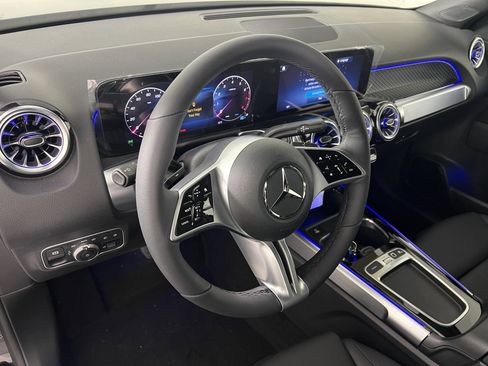 New 2025 Mercedes-Benz GLB 250 4MATIC image 18