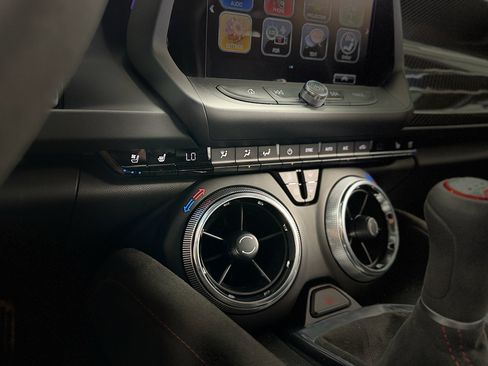 Used 2018 Chevrolet Camaro ZL1 RWD image 24