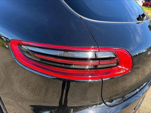 Used 2018 Porsche Macan AWD/4WD image 28