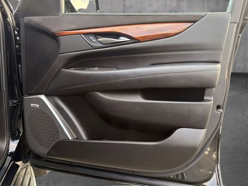 Used 2016 Cadillac Escalade Luxury image 21