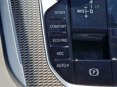 Used 2022 BMW X5 xDrive40i w/ M Sport Package AWD/4WD image 25