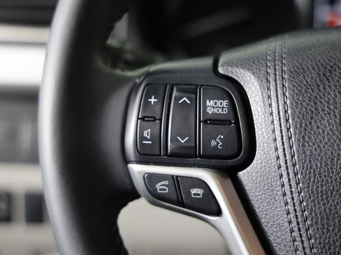 Used 2016 Toyota Highlander XLE image 16