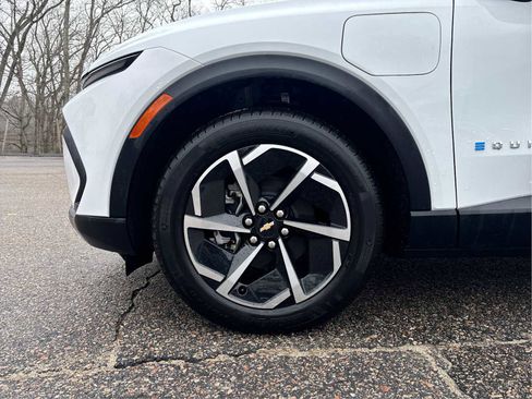 New 2026 Chevrolet Equinox EV LT image 24
