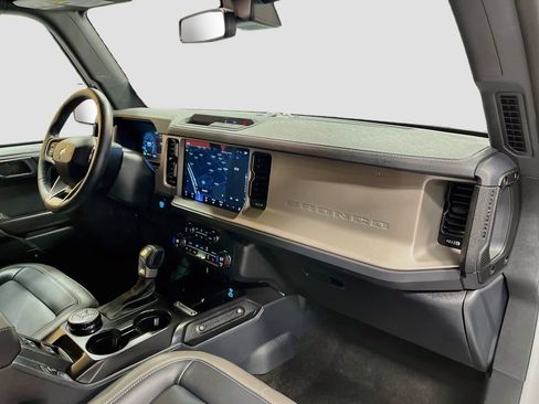 Used 2025 Ford Bronco Outer Banks AWD/4WD image 29