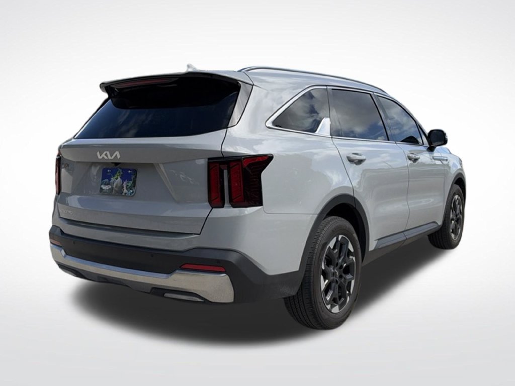 Used 2024 Kia Sorento S w/ Panoramic Sunroof Package FWD image 5