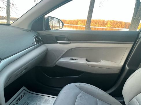 Used 2018 Hyundai Elantra SE image 36