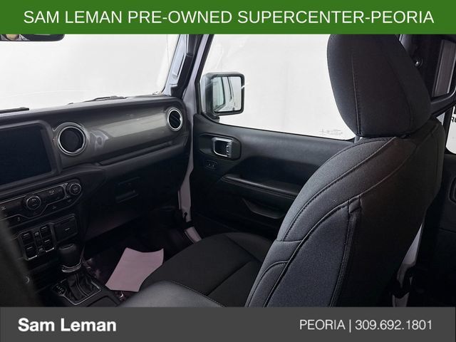 Used 2022 Jeep Wrangler Unlimited Sahara AWD/4WD image 21