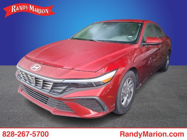 Used 2025 Hyundai Elantra SE FWD image 1