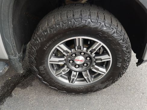 Used 2022 GMC Sierra 1500 SLT w/ SLT Premium Plus Package AWD/4WD image 11