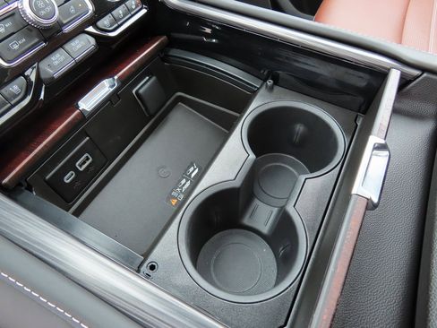 Used 2024 GMC Yukon Denali Ultimate image 10