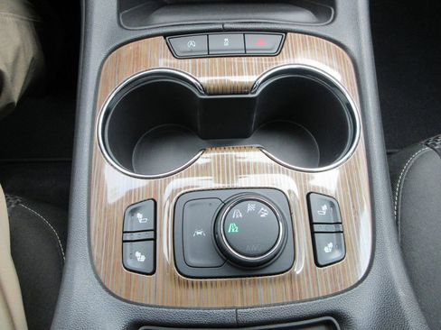 Used 2023 GMC Acadia SLE w/ Driver Convenience Package image 29