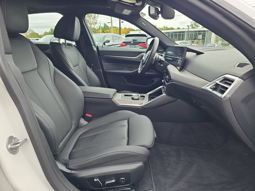 Certified 2026 BMW 430i xDrive w/ M Sport Package AWD/4WD image 11