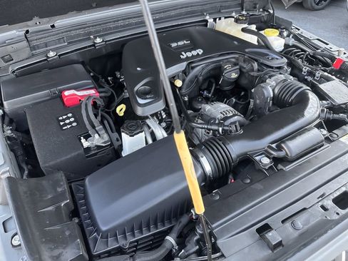 Used 2018 Jeep Wrangler Unlimited Sahara w/ Dual Top Group image 30