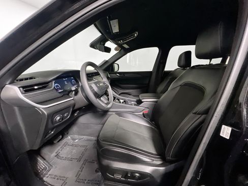 Used 2025 Jeep Grand Cherokee L Laredo AWD/4WD image 14
