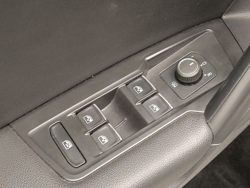 Used 2021 Volkswagen Tiguan SEL FWD image 27