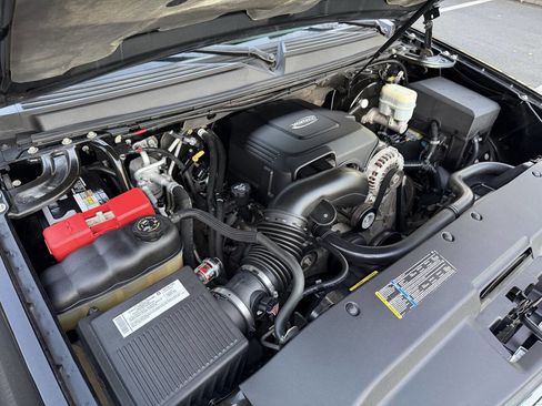 Used 2007 Cadillac Escalade AWD w/ Information Package image 35