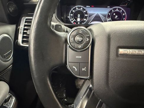 Used 2018 Land Rover Discovery SE image 15