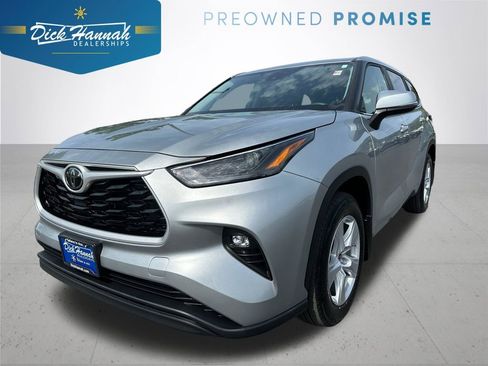 Used 2023 Toyota Highlander LE AWD/4WD image 1
