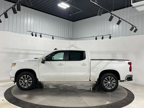 Used 2022 Chevrolet Silverado 1500 LT AWD/4WD image 14