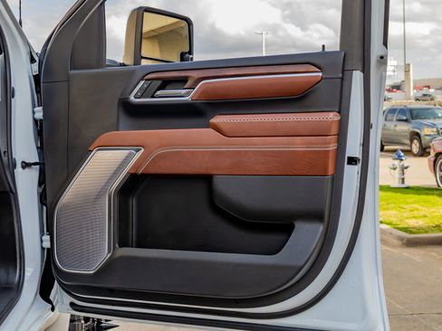 Used 2024 GMC Sierra 3500 Denali Ultimate image 37