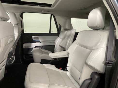 Certified 2025 Ford Expedition Max Platinum w/ Driver's Package AWD/4WD image 14