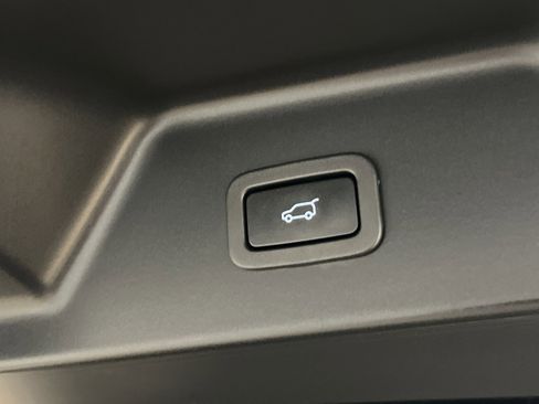 Used 2019 Land Rover Range Rover HSE image 23