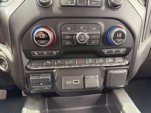Used 2021 Chevrolet Silverado 1500 LTZ AWD/4WD image 15