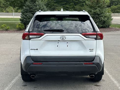 Used 2021 Toyota RAV4 XLE AWD/4WD image 4