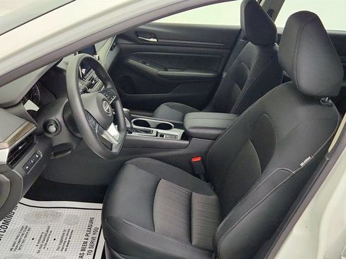 Used 2024 Nissan Altima 2.5 SV AWD/4WD image 18