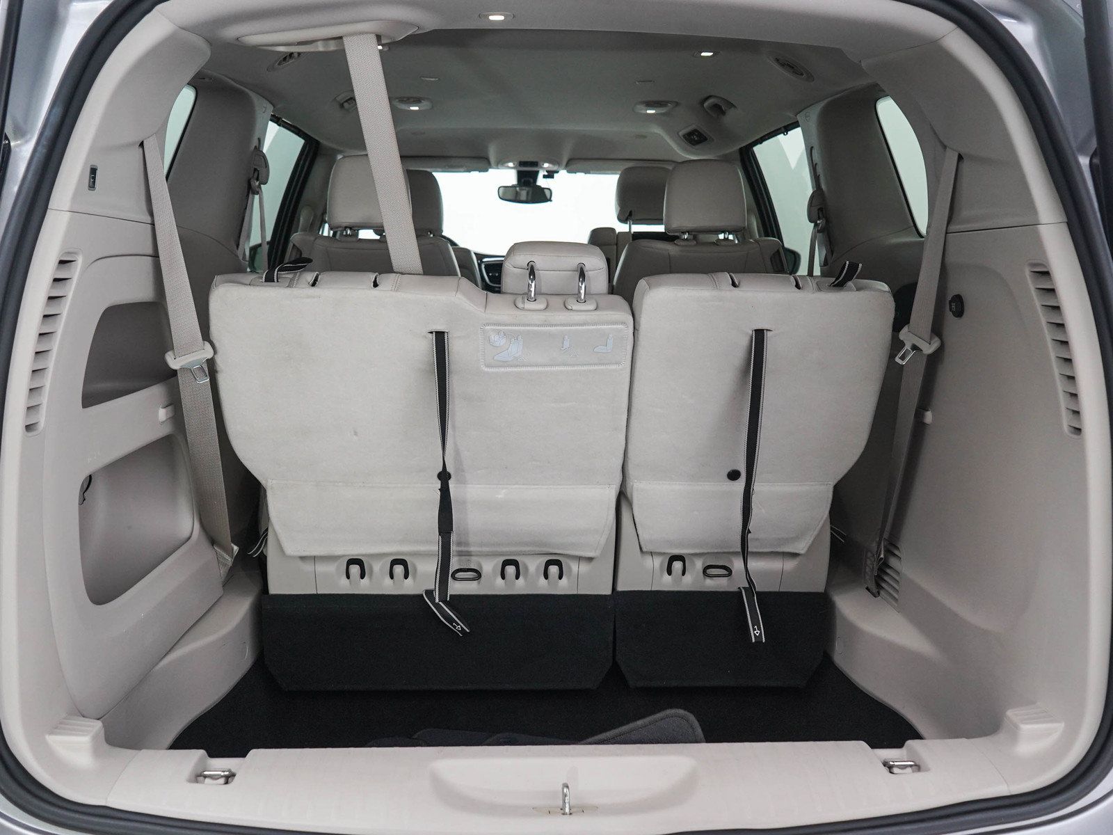 Used 2017 Chrysler Pacifica Touring-L Plus FWD image 9