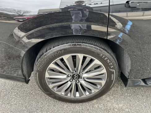 Certified 2025 INFINITI QX80 Sensory image 12