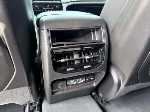 Used 2023 Jeep Grand Cherokee Limited w/ Black Appearance Package AWD/4WD image 15