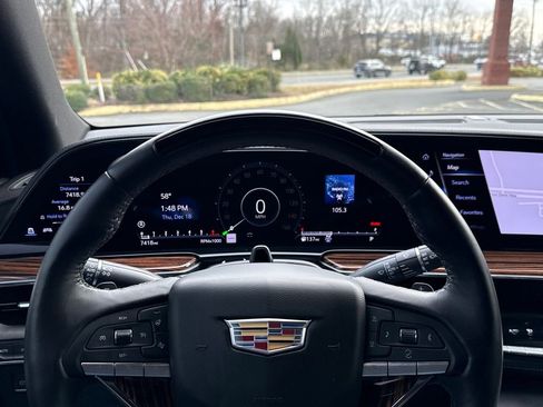 Used 2024 Cadillac Escalade ESV Premium Luxury image 14