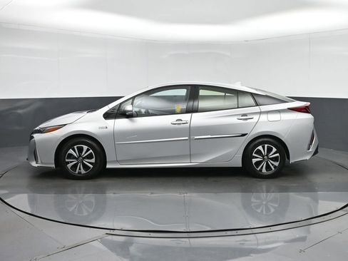 Used 2017 Toyota Prius Prime Premium FWD image 4