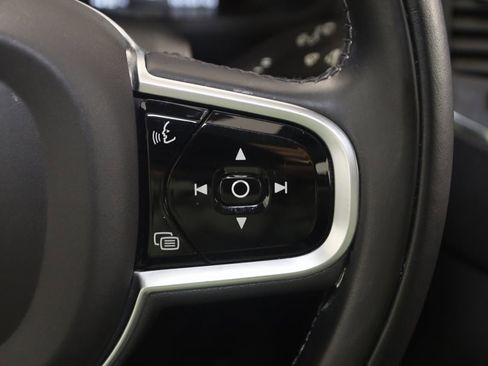 Used 2020 Volvo XC90 T6 Momentum w/ Protection Package Premier image 37