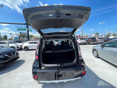 Used 2018 Kia Soul + FWD image 11