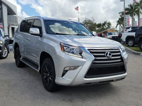 Used 2019 Lexus GX 460 Premium w/ Premium Package image 3