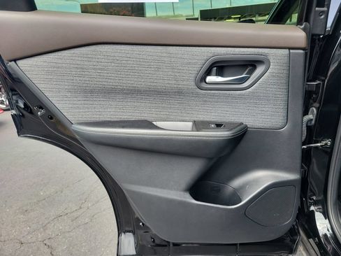 Used 2023 Nissan Rogue SV FWD image 16
