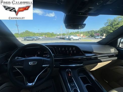 Used 2022 Cadillac Escalade Premium Luxury AWD/4WD image 10