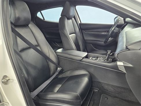 Used 2022 MAZDA MAZDA3 s image 18