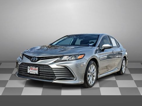 Used 2024 Toyota Camry LE image 3