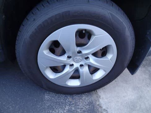 Used 2019 Toyota RAV4 LE w/ Carpet Mat Package FWD image 16
