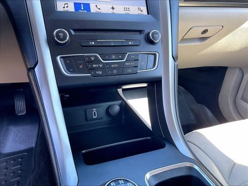 Used 2017 Ford Fusion SE w/ Fusion SE Technology Package FWD image 26