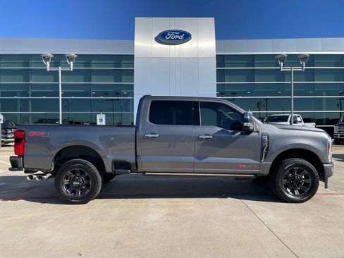 Used 2024 Ford F250 Platinum image 5