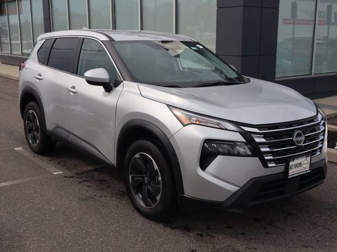 Certified 2025 Nissan Rogue SV AWD/4WD image 3
