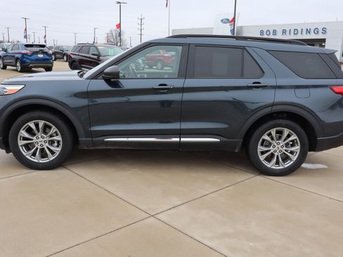 Used 2022 Ford Explorer XLT w/ Equipment Group 202A image 8