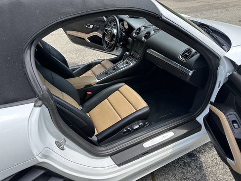 Used 2018 Porsche 718 Boxster image 14
